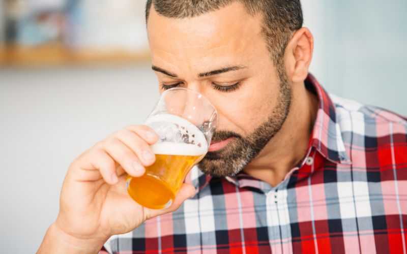 Cómo disfrutar de una cerveza negra como un experto: consejos de degustación